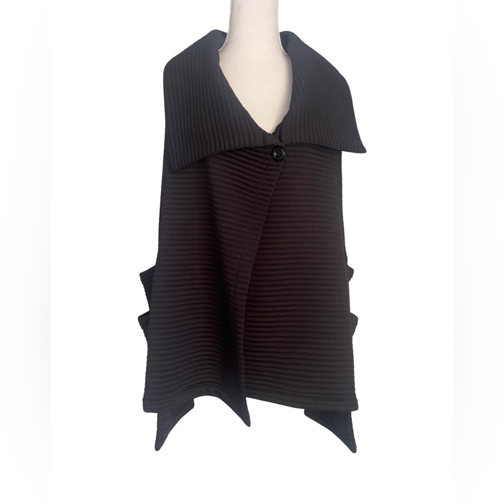 ALEMBIKA Unique Sleeveless Black Ribbed Women's Cardigan with Side Pockets